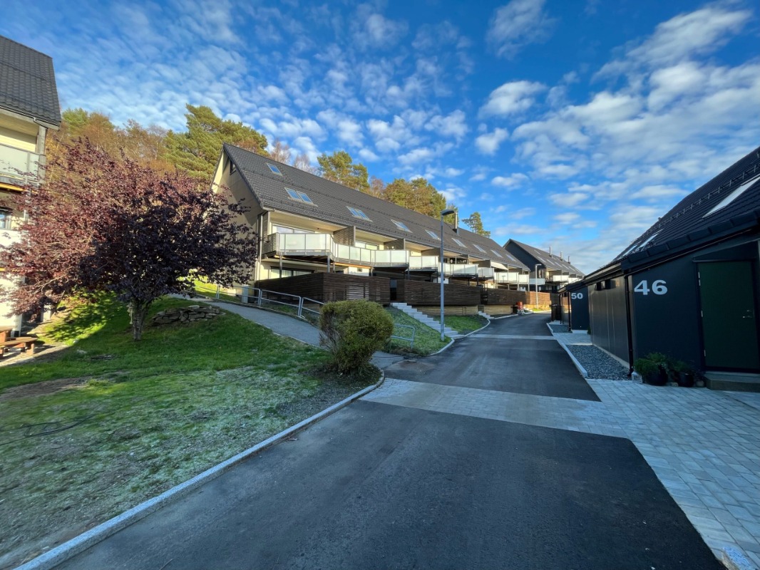 Borettslag, blå himmel